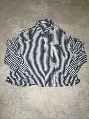 A loves a Striped button down flowy cropped blouse L